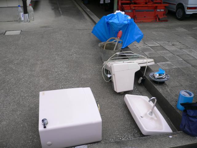 栃木小山 トイレタンク・ウォシュレット解体中